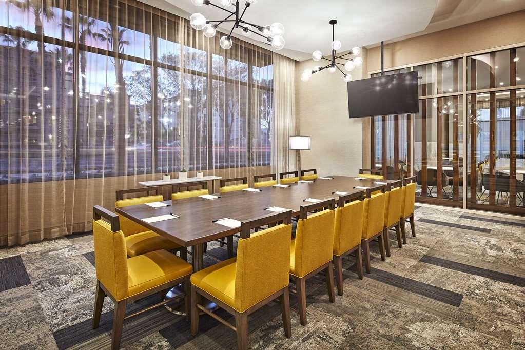 Cambria Hotel & Suites Anaheim Resort Area Удобства фото